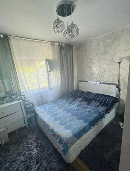 Apartament cu 4 camere decomandat în Craiovița Nouă