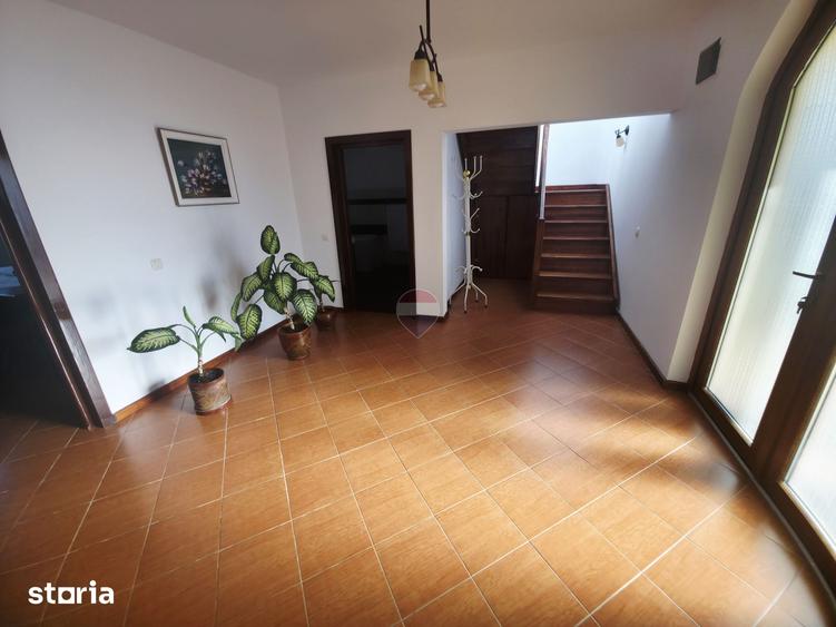Casă cu 5 camere cu Teren 1779 Mp în Dumbrava