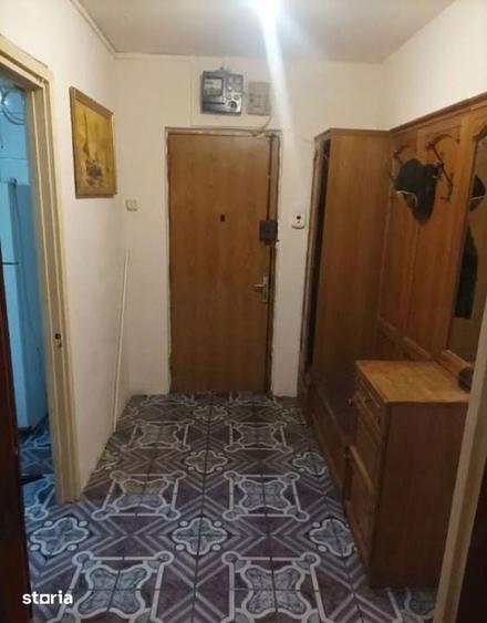 Apartament cu 3 camere decomandat în Berceni