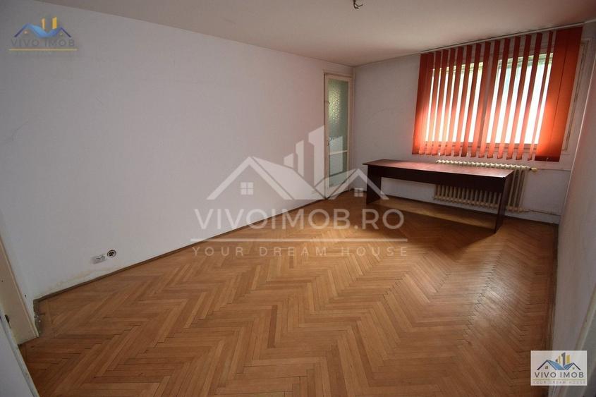 Apartament cu 3 camere semidecomandat în Titan