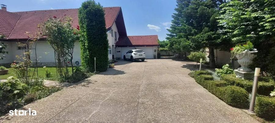 Casă cu 8 camere cu Teren 2300 Mp în Corbeanca
