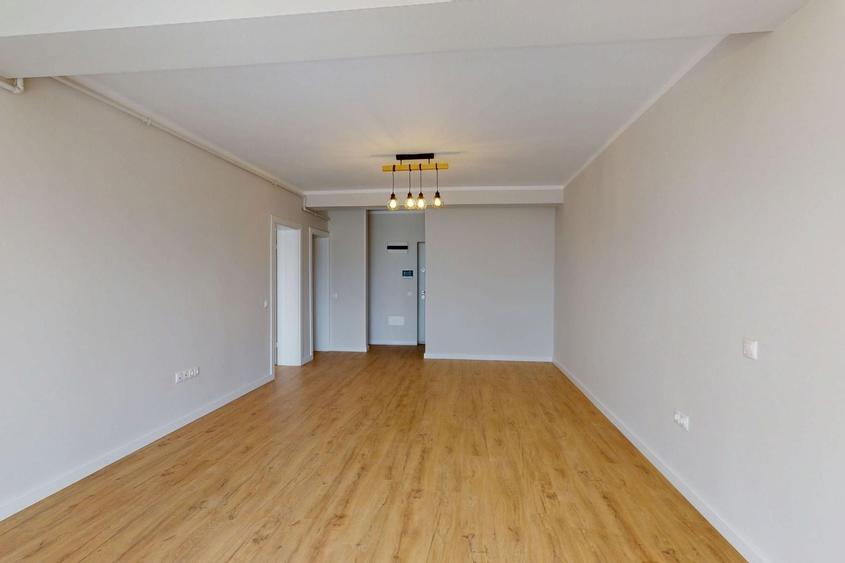 Apartament cu 3 camere semidecomandat în Exterior Vest
