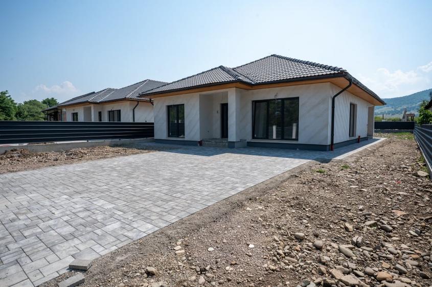 Casă individuală cu 4 camere cu Teren 600 Mp în Unirea