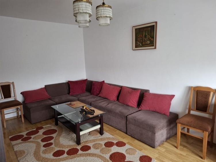 Apartament cu 2 camere decomandat în Broșteni