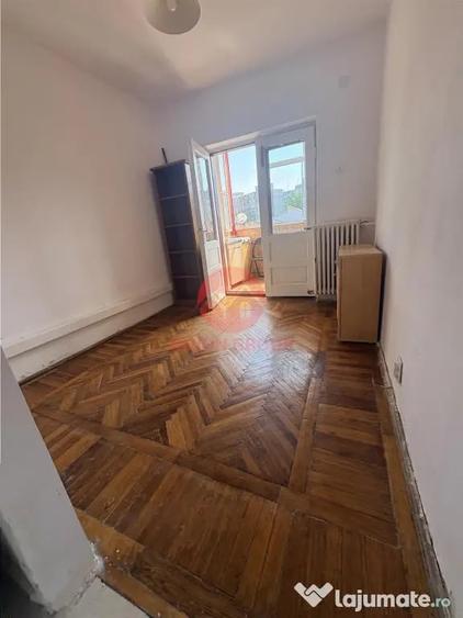 Garsonieră decomandată în Casa de Cultură
