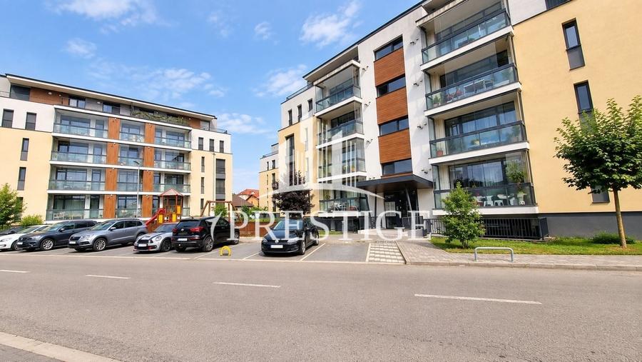 Apartament cu 4 camere decomandat, mobilat în Central