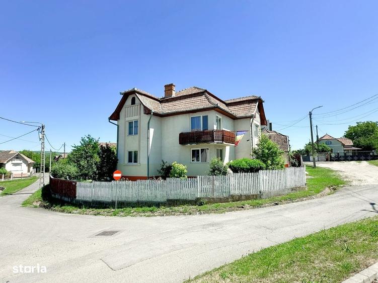 Casă cu 4 camere cu Teren 998 Mp în Central
