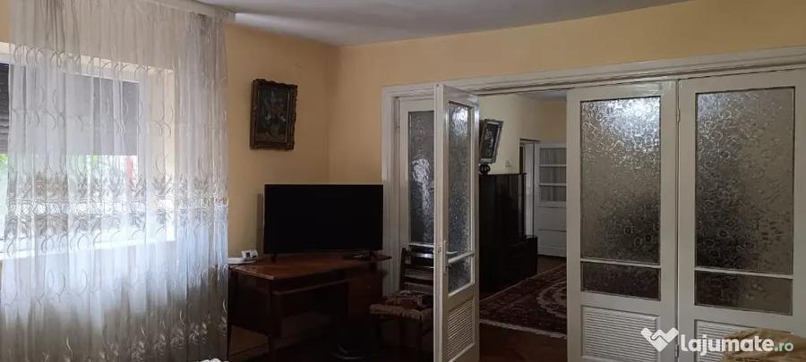 Casă cu 3 camere în Viile Noi