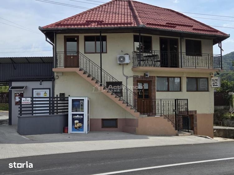 Casă cu 8 camere cu Teren 316 Mp în Dăești
