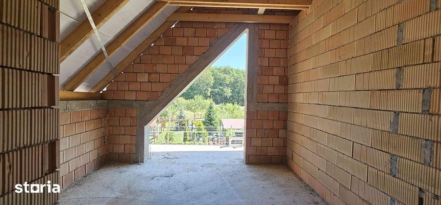 Casă cu 3 camere cu Teren 566 Mp în Corunca