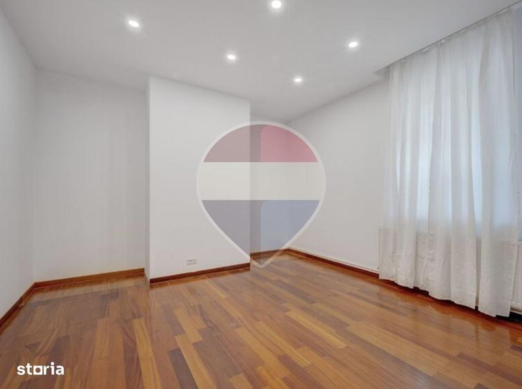 Apartament cu 4 camere decomandat în Primăverii