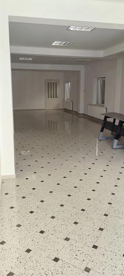 Spațiu comercial, de 100 mp, în Central