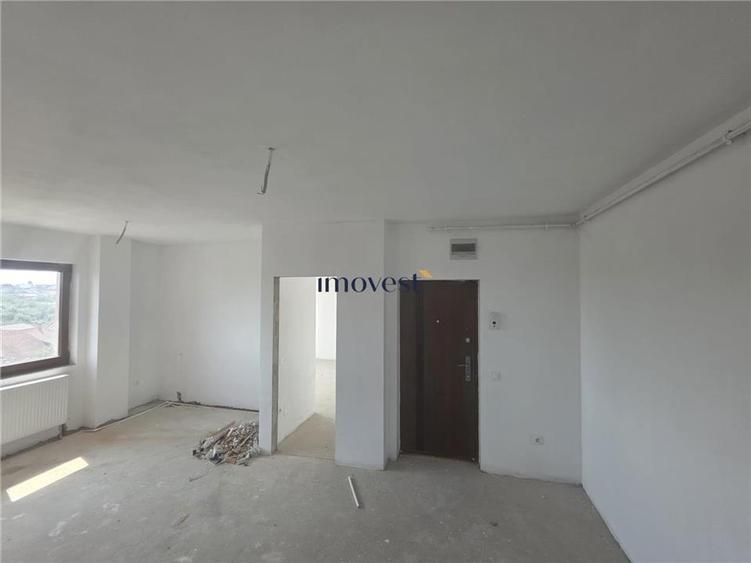 Apartament cu 3 camere decomandat în 14 Mai