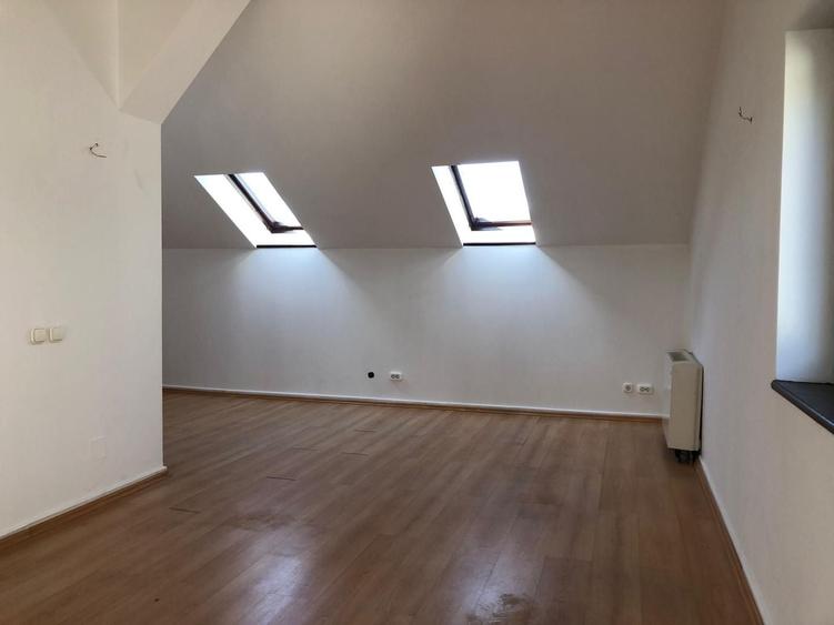 Duplex cu 6 camere cu Canalizare în Băneasa