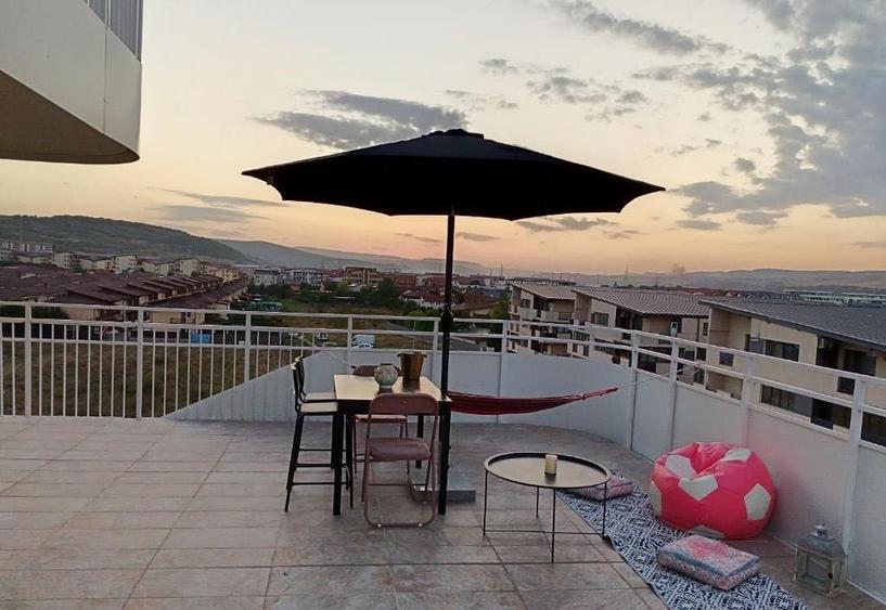 Apartament cu 3 camere decomandat în Florești