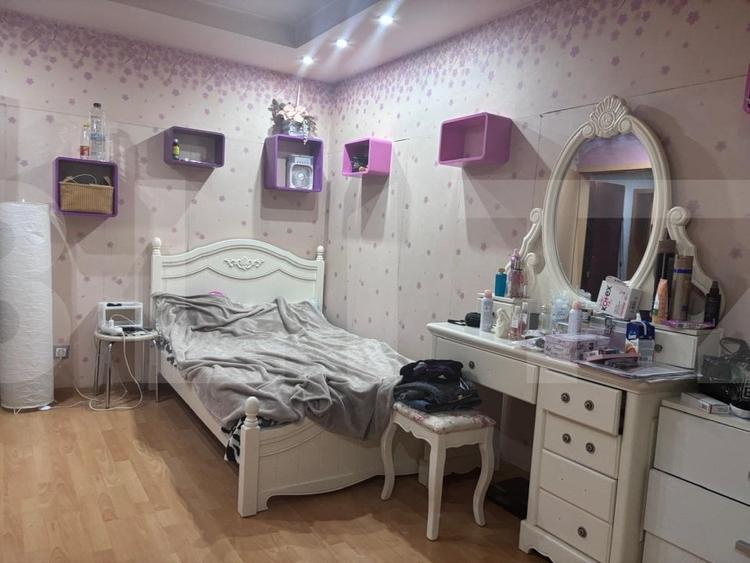 Apartament cu 3 camere semidecomandat, mobilat în Lipovei