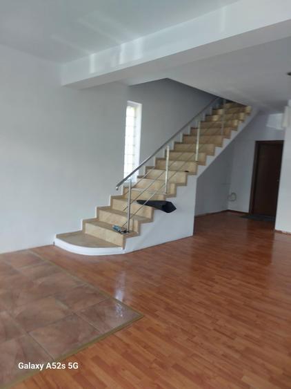 Casă individuală cu 5 camere cu Canalizare în Bucureștii Noi