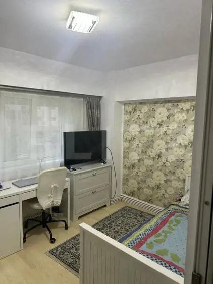Apartament cu 4 camere decomandat, mobilat în Central