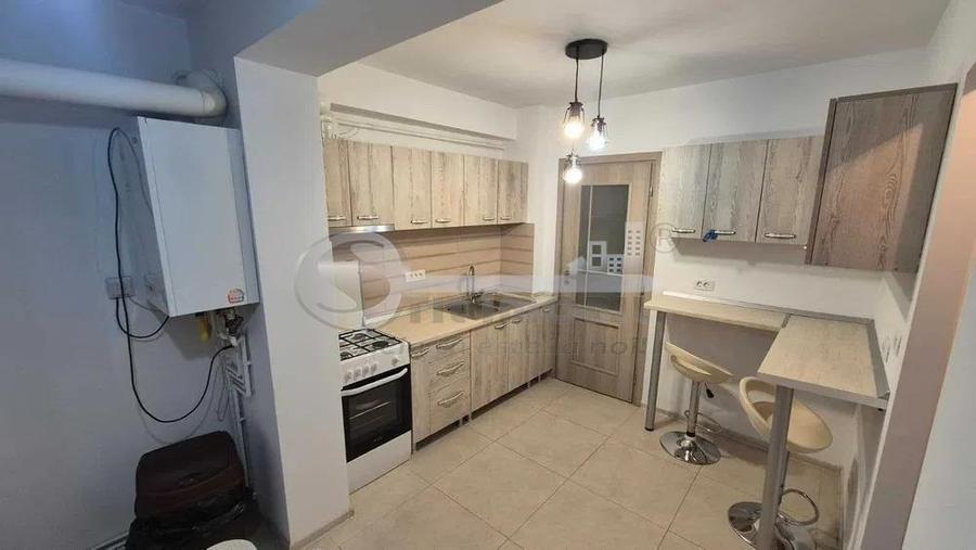 Apartament cu 3 camere decomandat, mobilat în Central