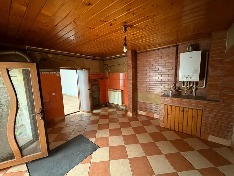 Casă individuală cu 6 camere cu Canalizare în Coiciu