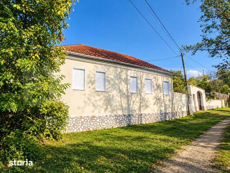 Casă cu 5 camere cu Teren 2877 Mp în Central