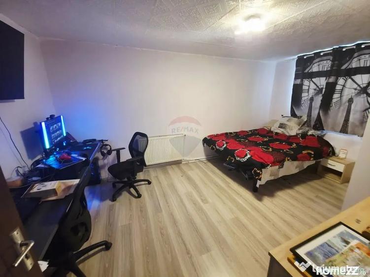 Apartament cu 4 camere decomandat în Mărăței