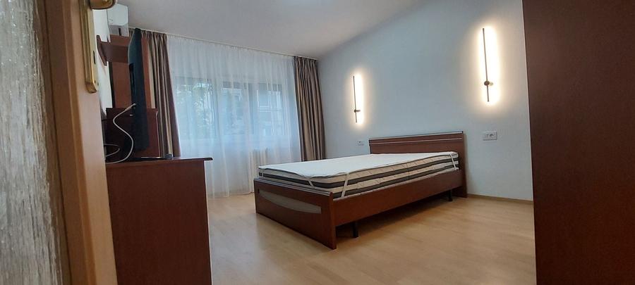 Garsonieră decomandată în Rogerius