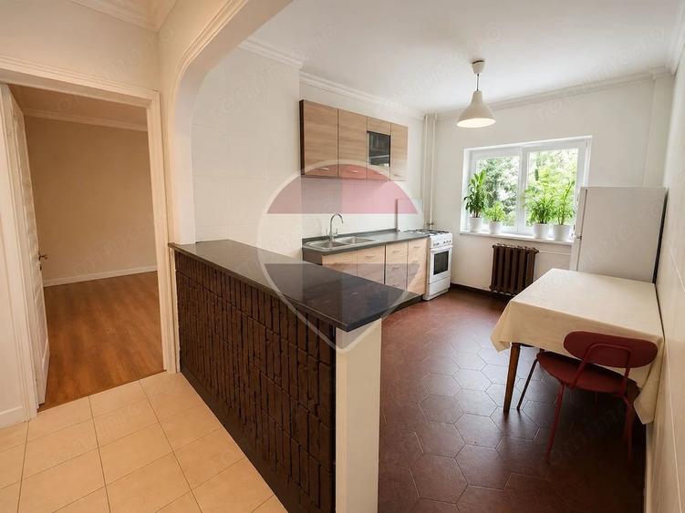 Apartament cu 3 camere decomandat în Ștefan cel Mare