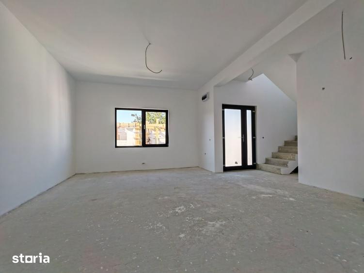 Casă cu 5 camere cu Teren 200 Mp în Lumina