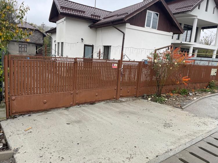 Casă cu 3 camere cu Teren 950 Mp în Gura Ocniței