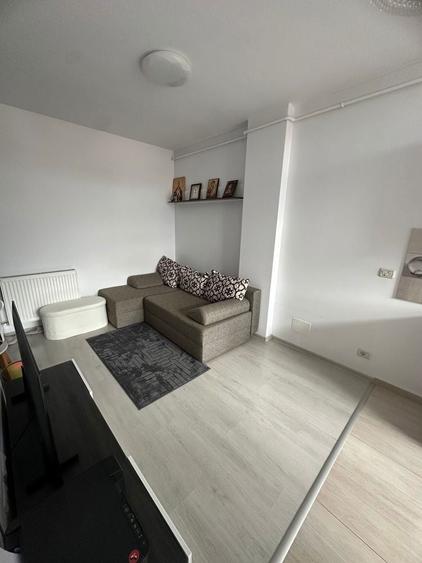 Apartament cu 2 camere semidecomandat în Valea Adâncă