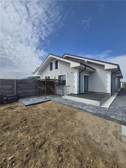 Duplex cu 3 camere cu Teren 315 Mp în Moșnița Nouă