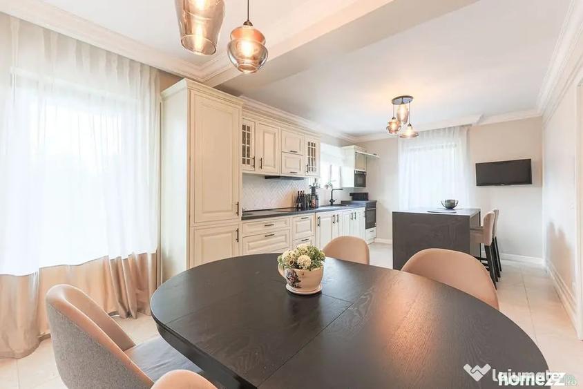 Casă cu 5 camere cu Teren 580 Mp în Subcetate