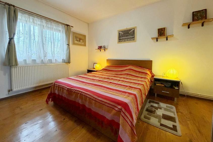 Casă individuală cu 3 camere cu Canalizare în Pucioasa