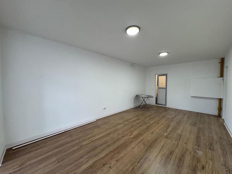Spațiu comercial, de 30 mp, în Nicolina