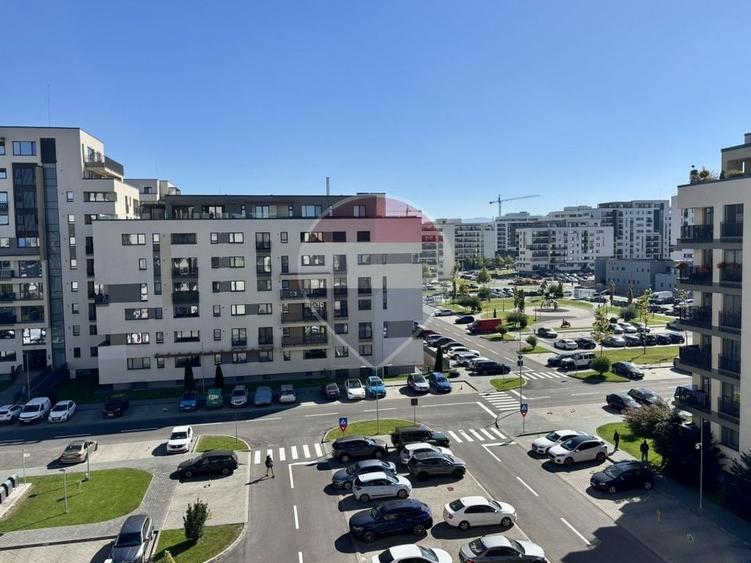 Apartament cu 2 camere decomandat în Tractorul