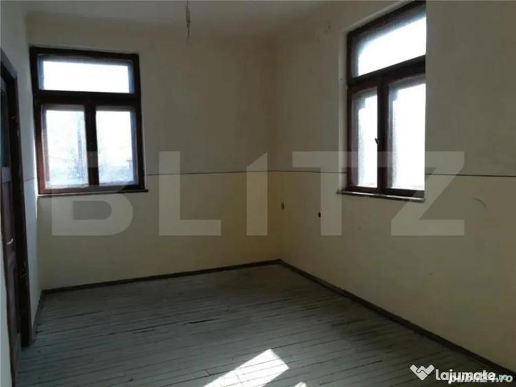 BLOC la pret de APARTAMENT:Cladire vanzare pe 3 nivele, 15 c - 1