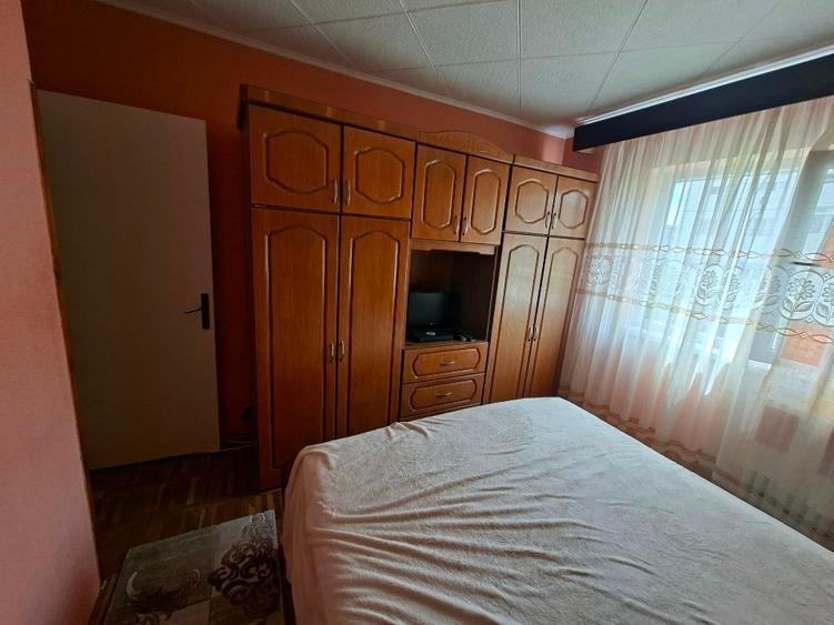 Apartament cu 3 camere decomandat, mobilat în Cantacuzino