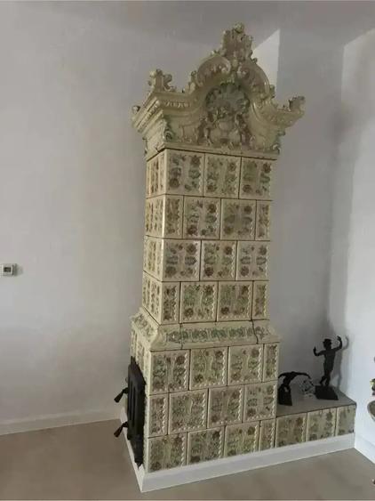 Casă cu 5 camere cu Teren 750 Mp în 1 Decembrie