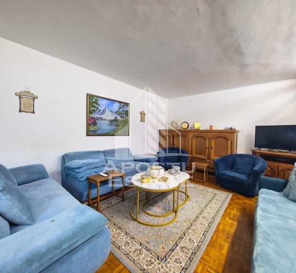 Apartament cu 4 camere decomandat în Soarelui