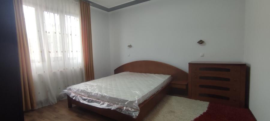 Apartament cu 3 camere semidecomandat în Sud