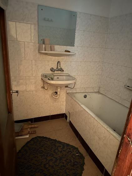 Apartament cu 3 camere semidecomandat în Central