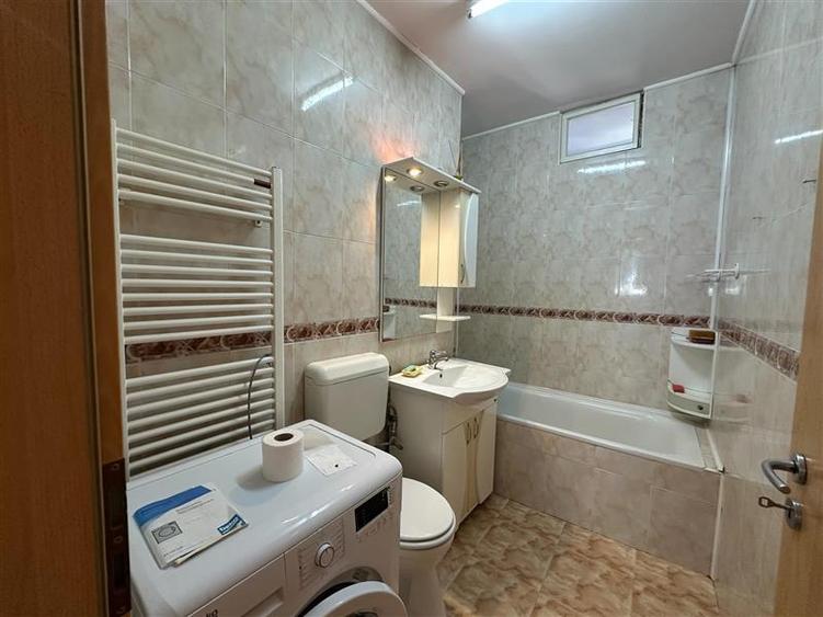 Apartament cu 3 camere semidecomandat, mobilat în Luncă