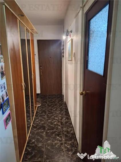 Apartament cu 2 camere semidecomandat, mobilat în Baicului