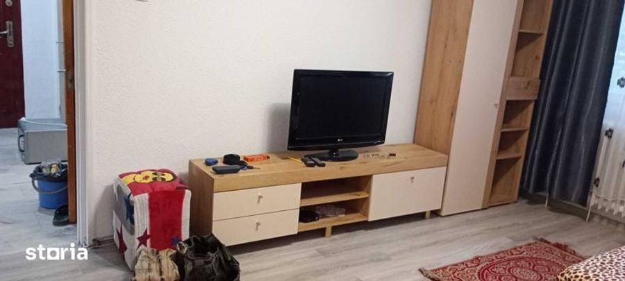 Apartament cu 3 camere decomandat în Drumul Taberei