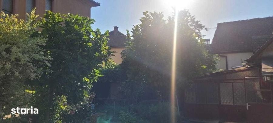 Casă cu 4 camere cu Teren 200 Mp în Central