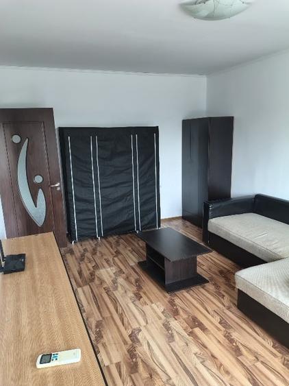 Garsonieră decomandată, mobilată în Dristor