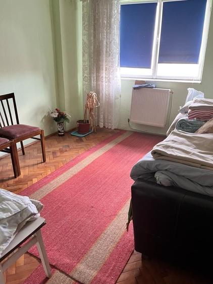 Apartament cu 3 camere decomandat în Stana