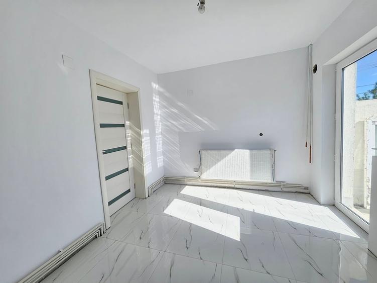 Duplex cu 3 camere cu Canalizare în Exterior Sud