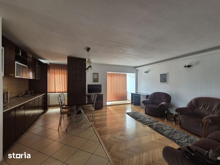 Apartament cu 3 camere decomandat, mobilat în Sud